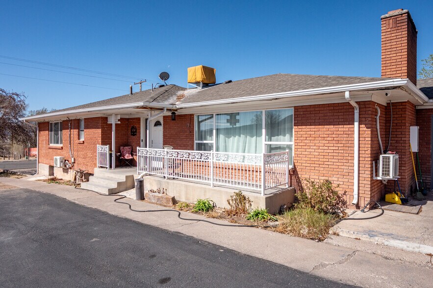 More Photos Of 91 E Main St, Bicknell Hotel For Sale