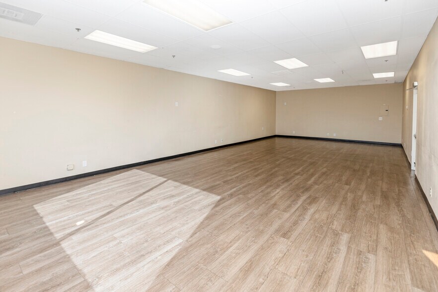 More Photos Of 333 W 18th St, Merced Office For Sale