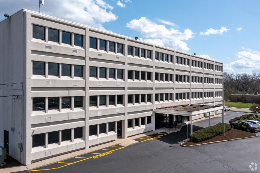 More Photos Of 333 Waller Ave, Lexington Medical For Lease