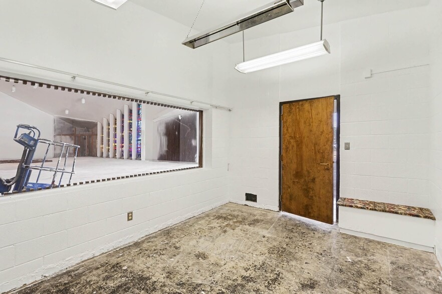 More Photos Of 511 W Cornell St, Saginaw Lodge Meeting Hall For Sale