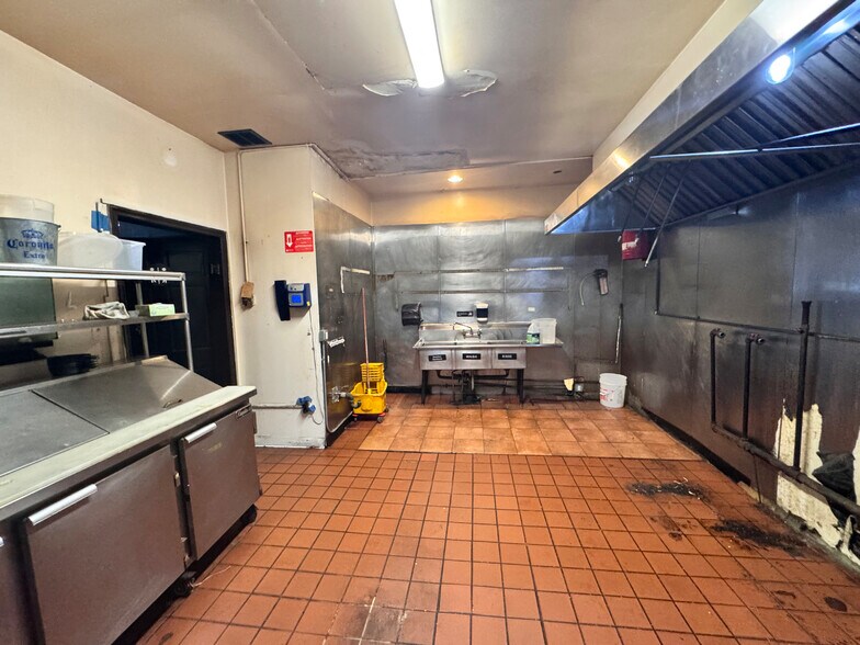 More Photos Of 4221 Broadway, Astoria Apartments For Lease