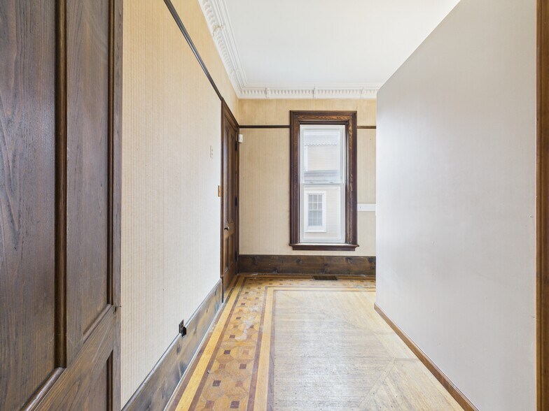 More Photos Of 40 E Genesee St, Auburn Storefront Retail Residential For Lease