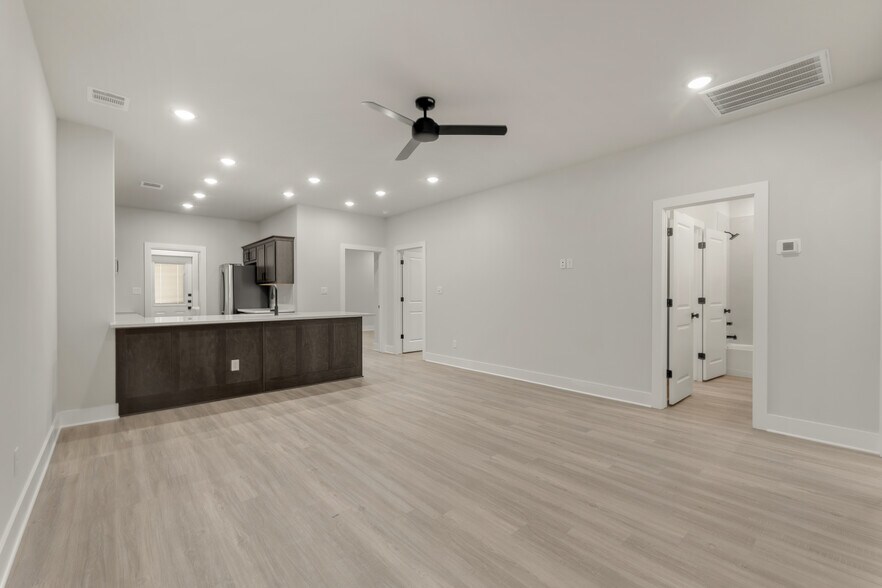 More Photos Of 514 Deacon Dr W, College Station Apartments For Sale