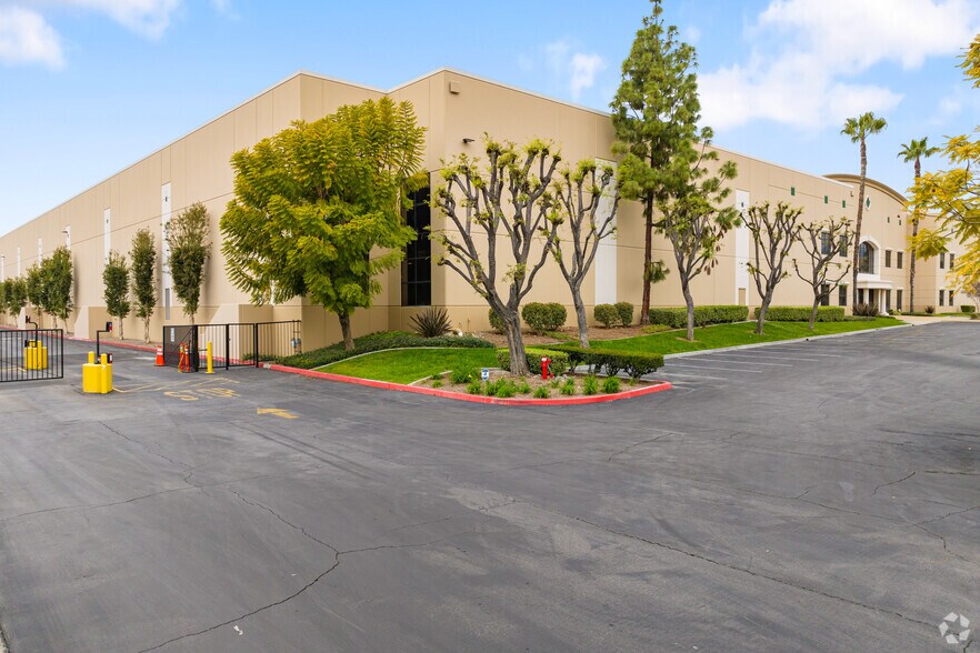 More Photos Of 5091 4th St, Irwindale Warehouse For Lease