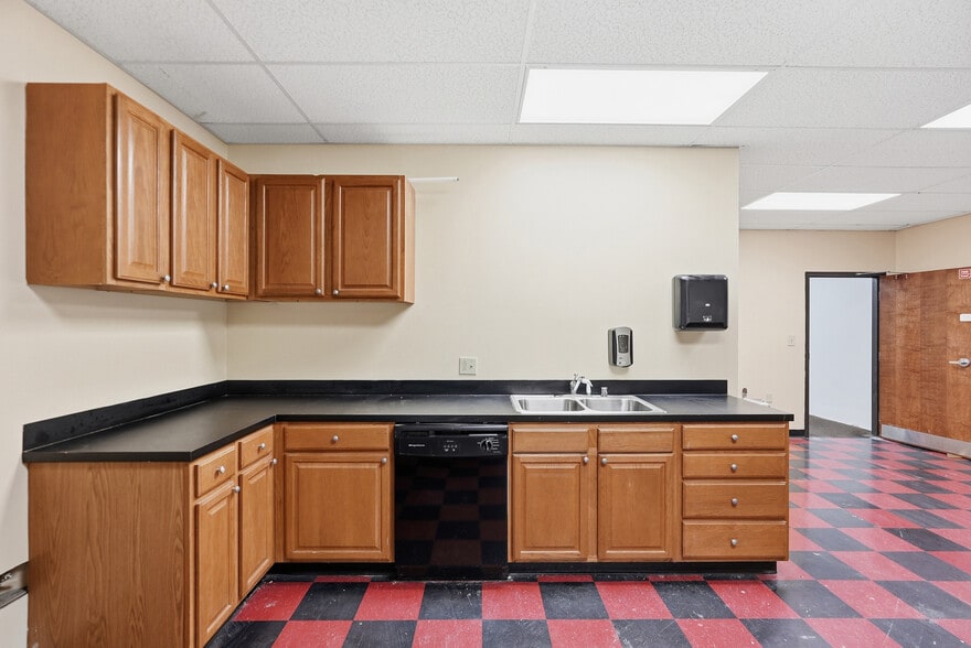 More Photos Of 2215 E Oak St, Conway Office For Lease