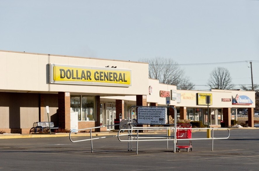More Photos Of 300-400 W Rollins Rd, Round Lake Beach Storefront For Lease