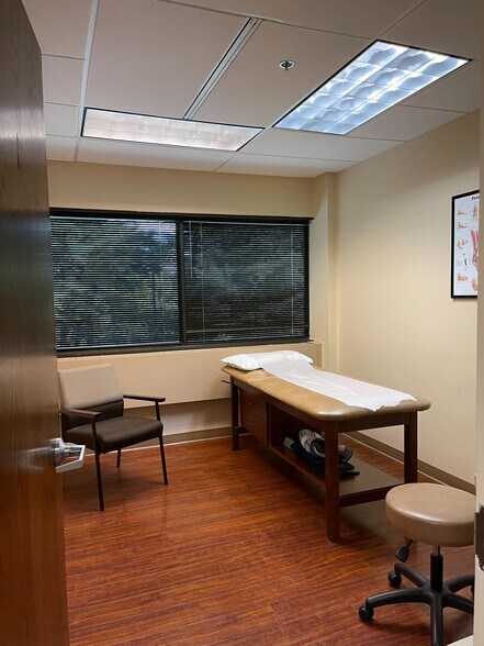 More Photos Of 8230 Boone Blvd, Vienna Office For Sale