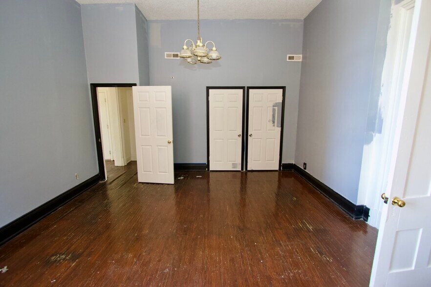 More Photos Of 1111 S 2nd St, Louisville Apartments For Sale