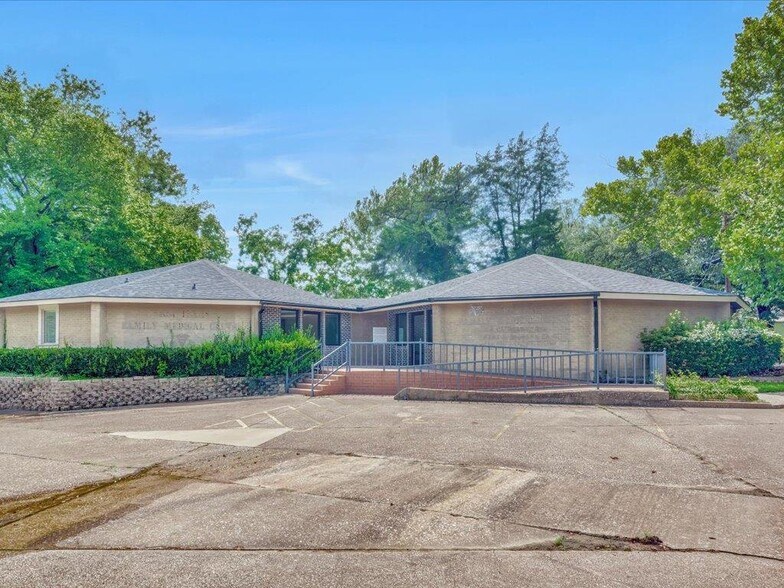 More Photos Of 202 S Temple Dr, Diboll Flex For Lease