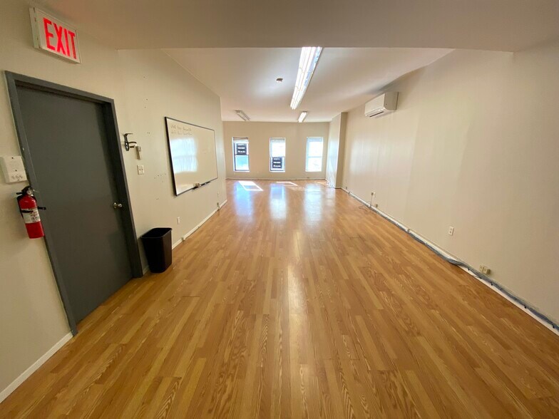 More Photos Of 506 5th Ave, Brooklyn Bar For Lease