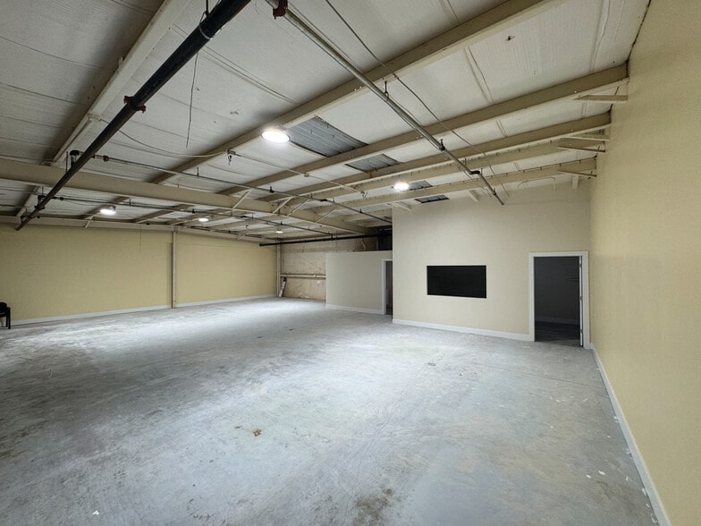 More Photos Of 11120 S Cleveland Ave, Fort Myers Freestanding For Lease