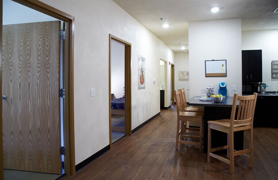 More Photos Of 820 Elm St, Godfrey Apartments For Sale