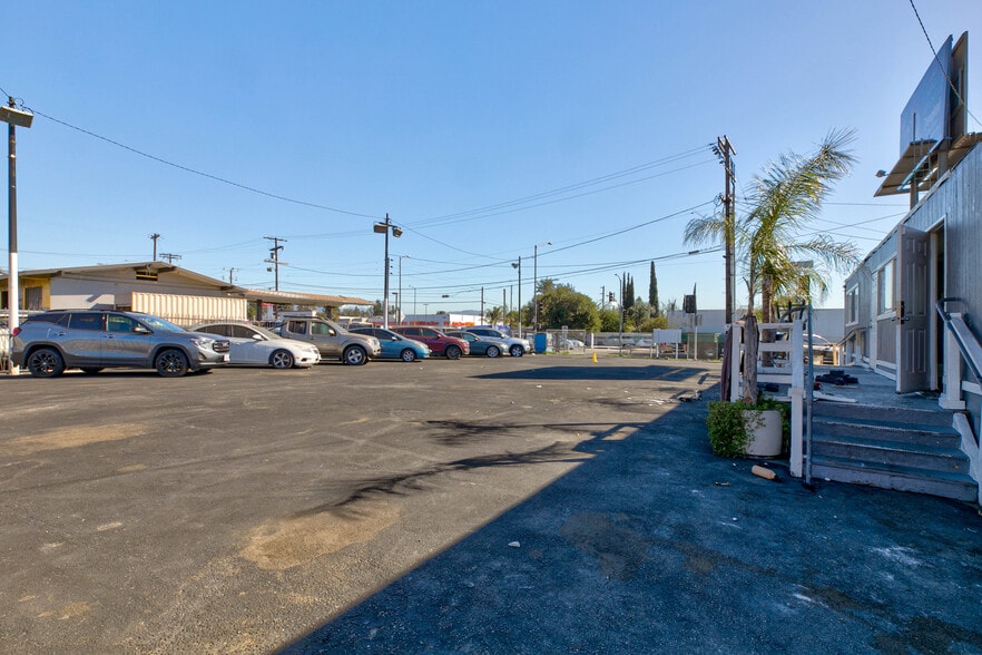 More Photos Of 13243 Osborne St, Arleta Land For Lease