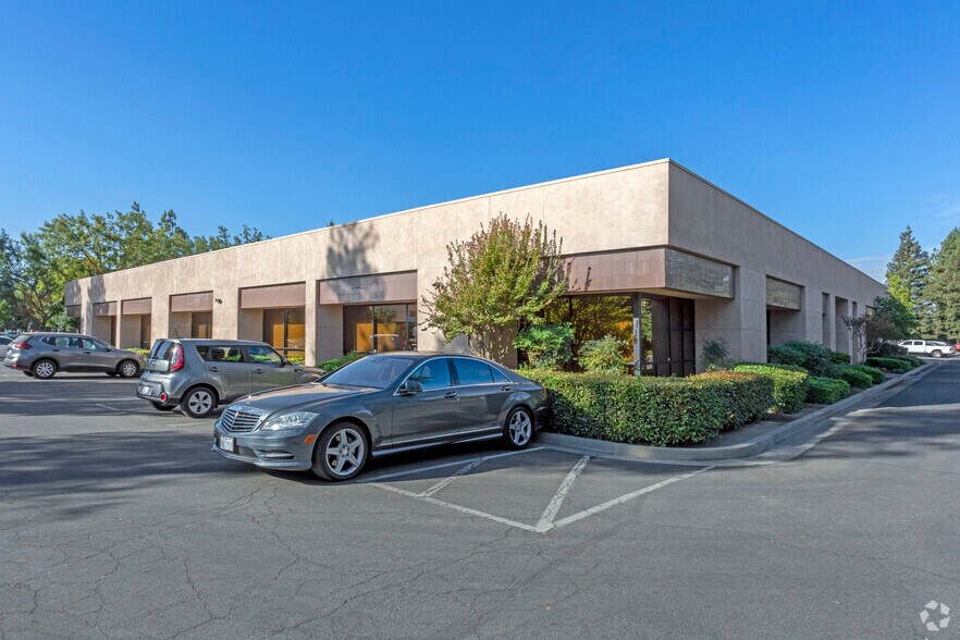 More Photos Of 2520-2540 W Shaw Ln, Fresno Office For Lease