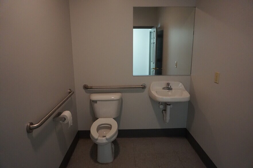 More Photos Of 1200 NW N St, Richmond Warehouse For Lease