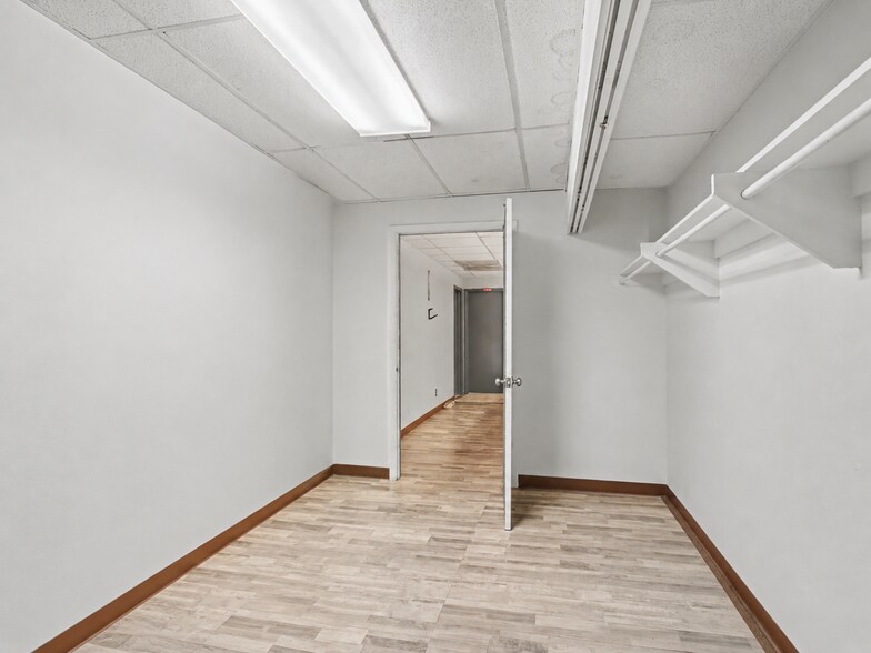 More Photos Of 400 N Macarthur Blvd, Oklahoma City Warehouse For Sale