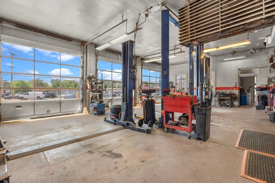 More Photos Of 2304 Huntingdon Pike, Huntingdon Valley Auto Repair For Sale