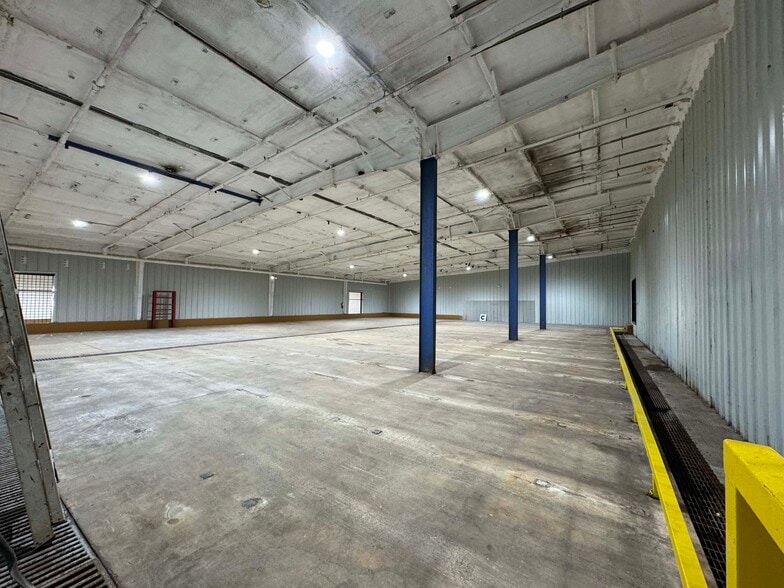 More Photos Of 6612 S 28th St, McAllen Warehouse For Lease