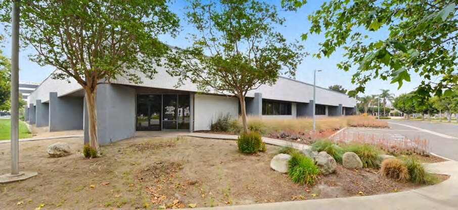 More Photos Of 3232 W MacArthur Blvd, Santa Ana Light Manufacturing For Lease