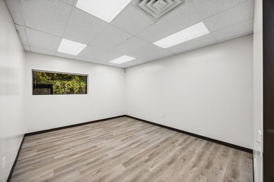 More Photos Of 11950 Alief Clodine Rd, Houston Light Distribution For Lease