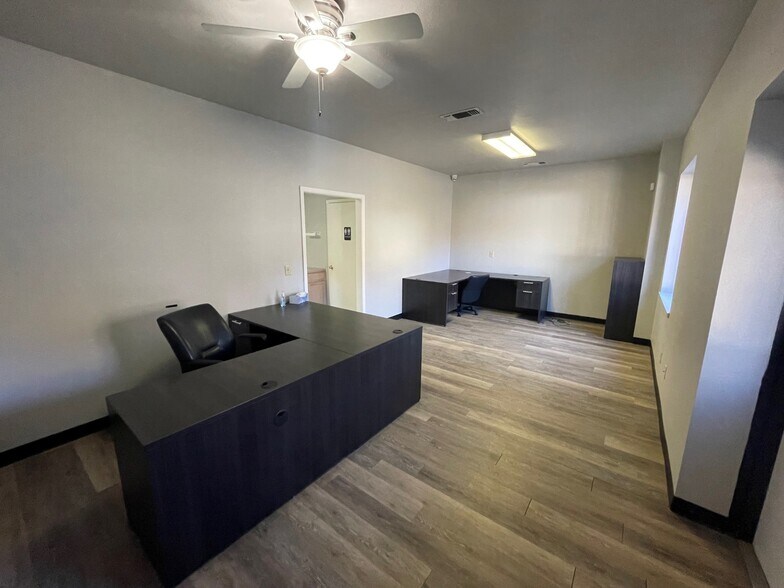 More Photos Of 209 Wilcox St, McKinney Warehouse For Lease