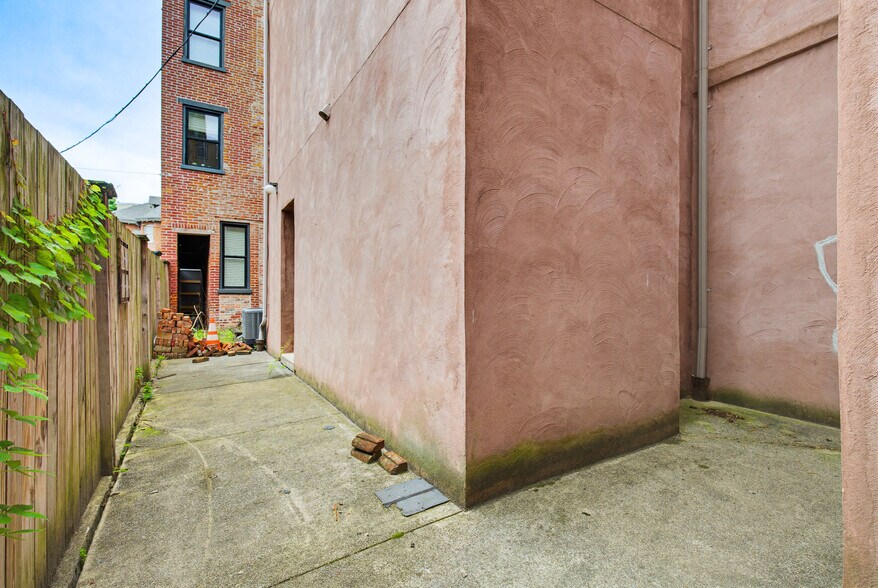 More Photos Of 171 E King St, Lancaster Loft Creative Space For Sale
