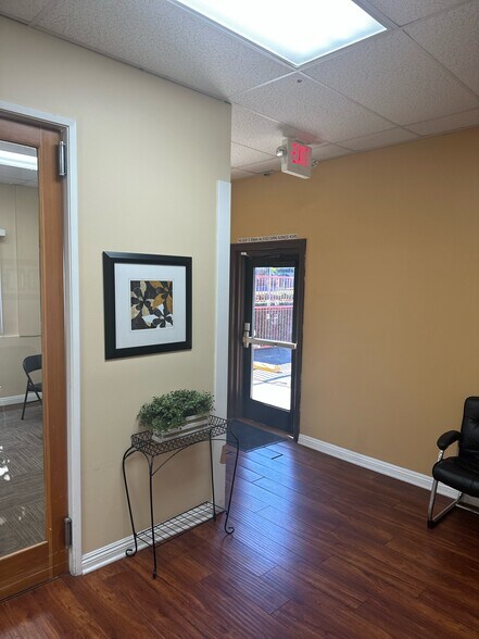 More Photos Of 16605 Sherman Way, Van Nuys Freestanding For Lease