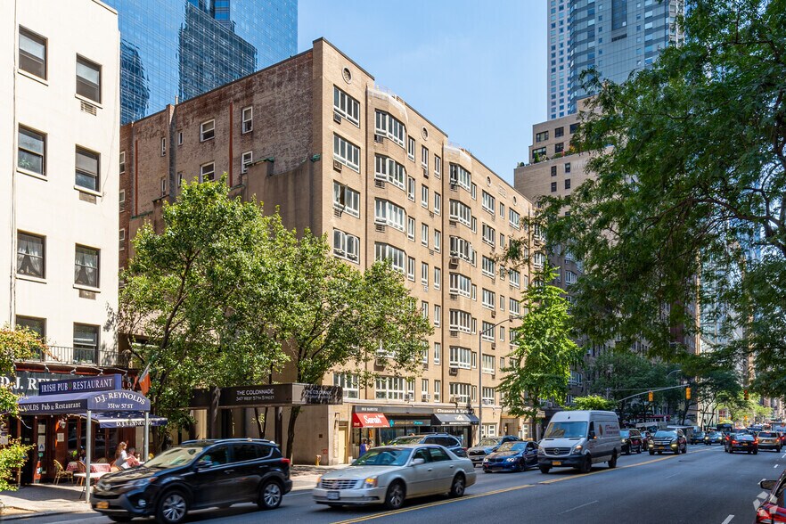 More Photos Of 333 W 57th St, New York Apartments For Lease