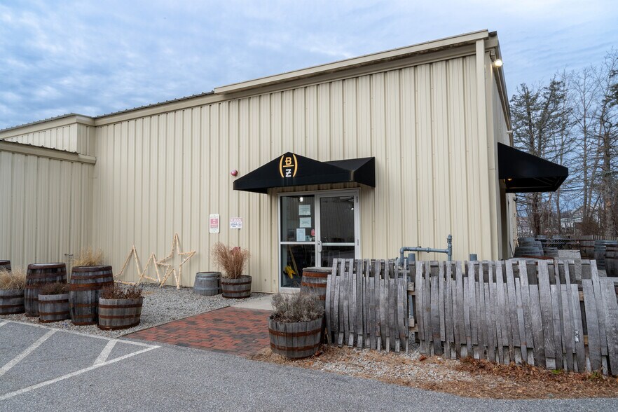 More Photos Of 95 Woodrock Rd, Weymouth Warehouse For Lease