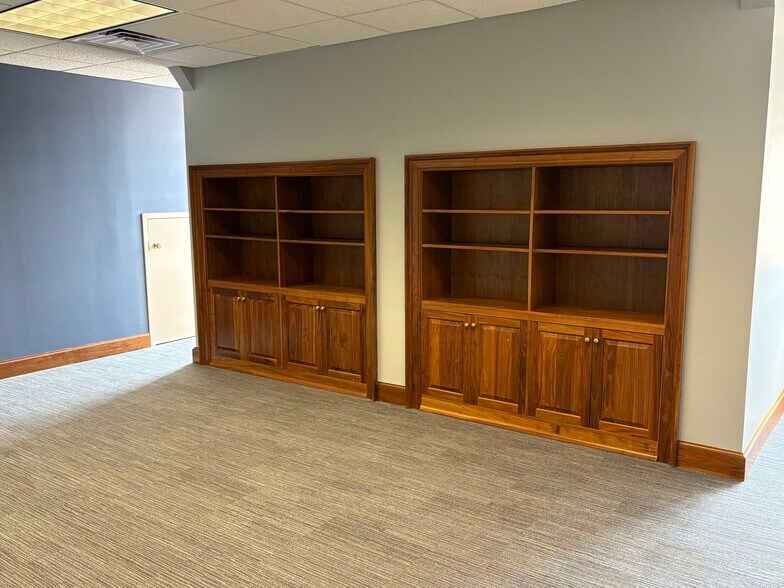 More Photos Of 222 E Main St, Rock Hill Bank For Lease