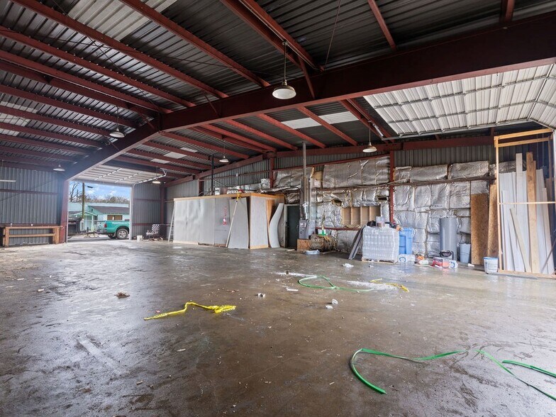 More Photos Of 2216 N Timberland Dr, Lufkin Industrial For Lease