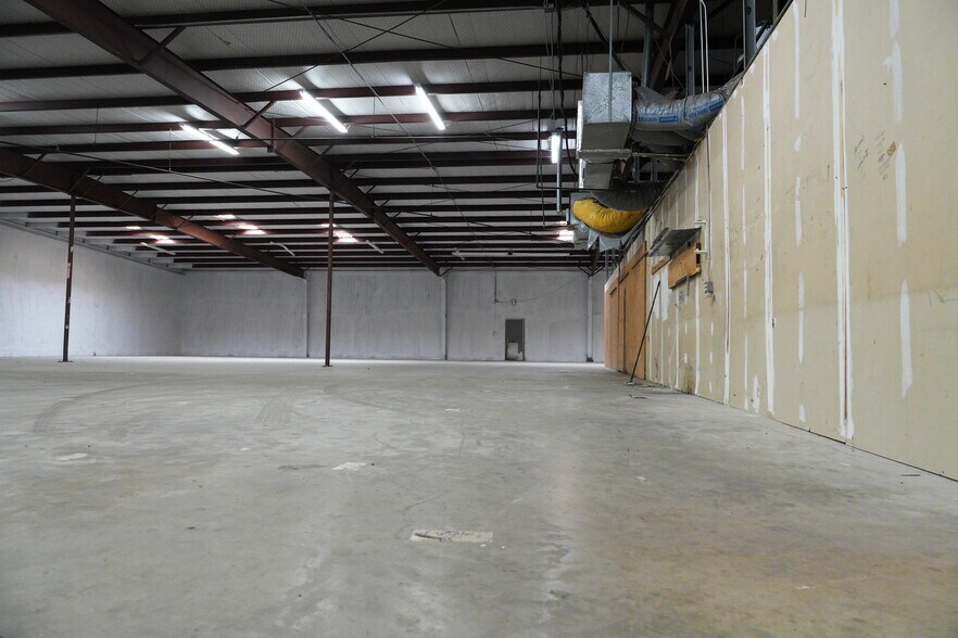 More Photos Of 501 Industrial Dr, Richardson Warehouse For Lease