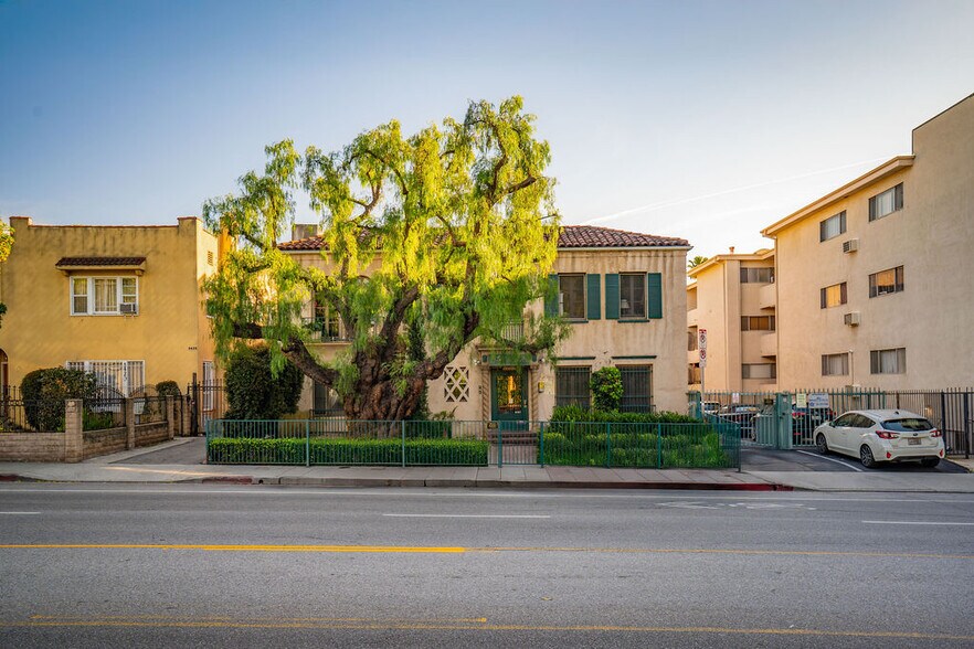 Primary Photo Of 5424 Franklin Ave, Los Angeles Apartments For Sale