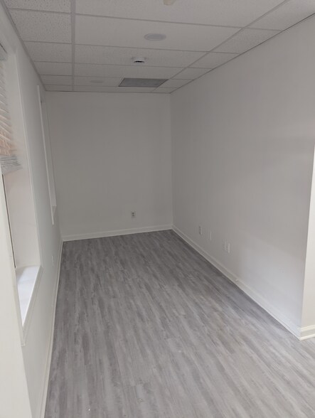 More Photos Of 8607-8609 2nd Ave, Silver Spring Medical For Sale