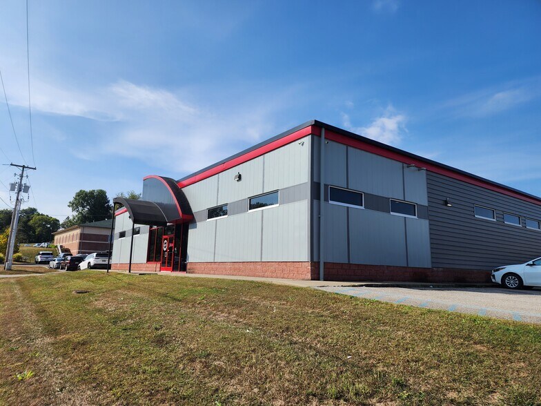 Primary Photo Of 68120 Tinmar Dr, Saint Clairsville Health Club For Lease