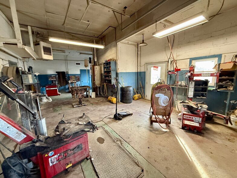 More Photos Of 400 Center St, Marysville Service For Sale