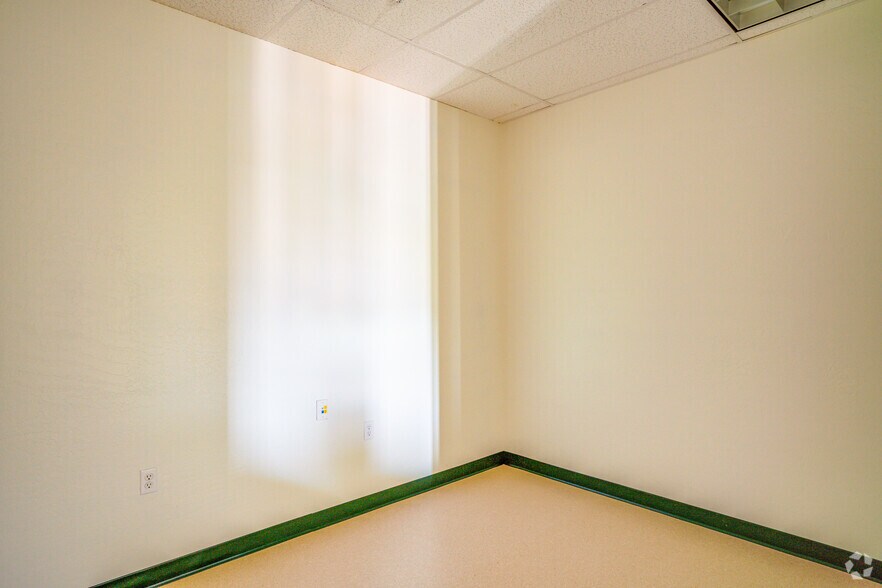 More Photos Of 711 E Carefree Hwy, Phoenix Unknown For Lease