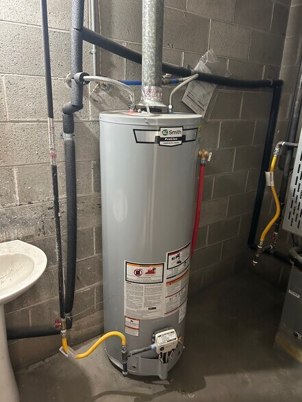 More Photos Of 1103 E Maguire Rd, Noble Light Manufacturing For Sale