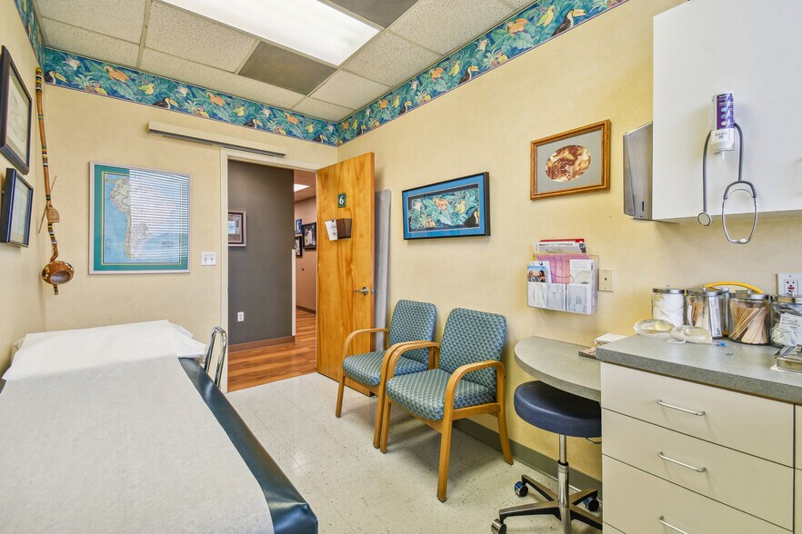 More Photos Of 1879 Nightingale Ln, Tavares Medical For Sale