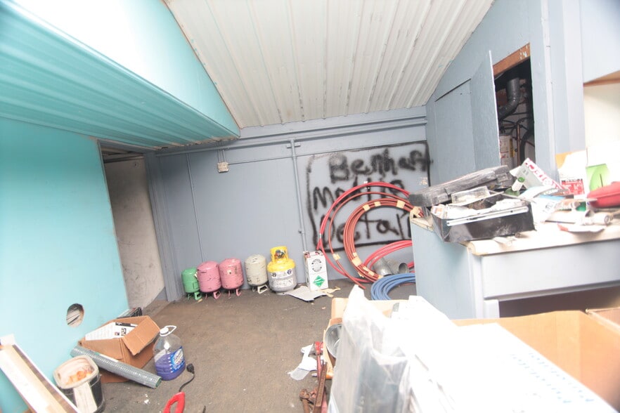 More Photos Of 4706 12th St, Rock Island Auto Dealership For Sale