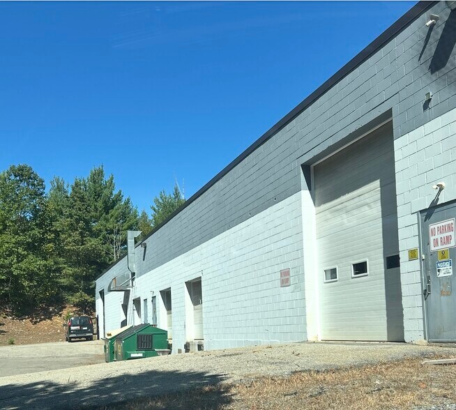 More Photos Of 104 Perimeter Rd, Nashua Industrial For Sale