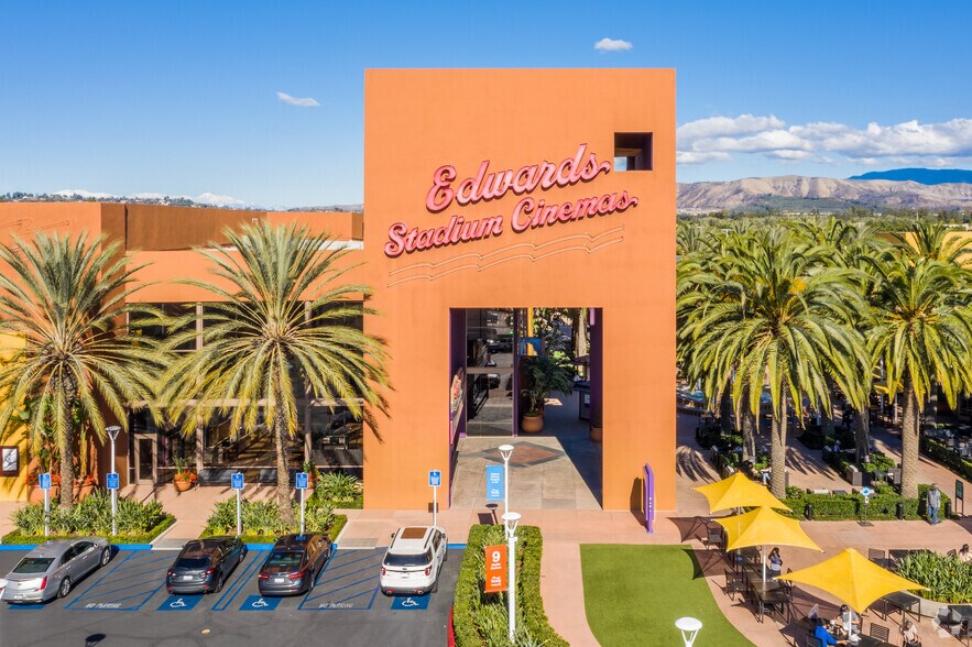 More Photos Of 2915-3011 El Camino Real, Tustin Unknown For Lease