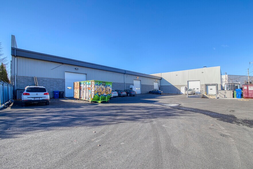 More Photos Of 525 Rue Sagard, St-Bruno-de-Montarville Warehouse For Lease