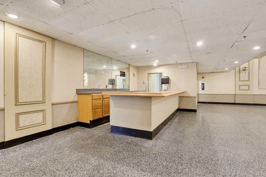 More Photos Of 505 Jermor Ln, Westminster Restaurant For Lease