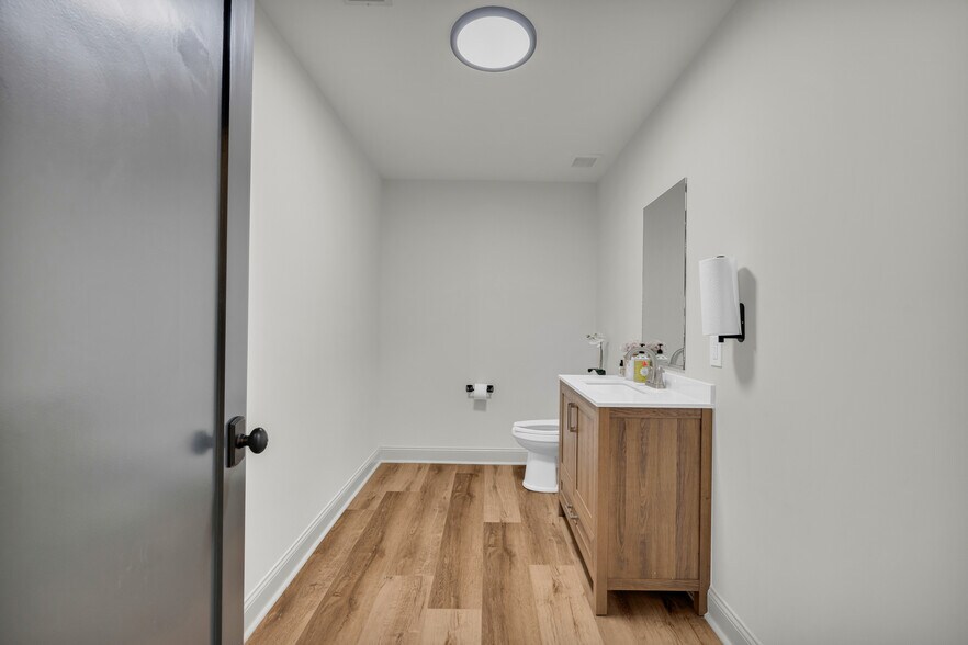 More Photos Of 679 Hospital Rd, Commerce Medical For Lease