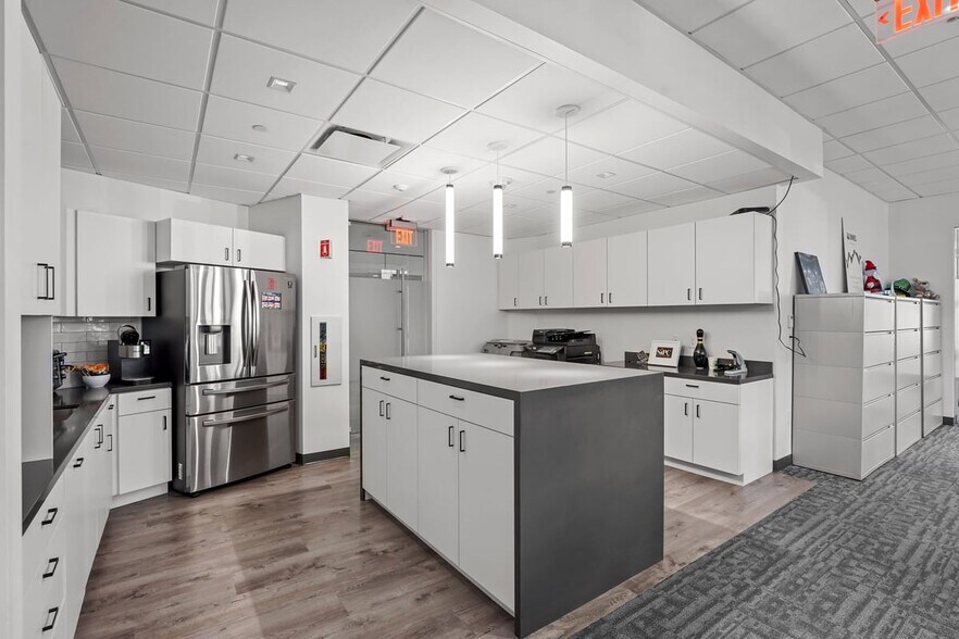 More Photos Of 21 Custom House St, Boston Office For Lease