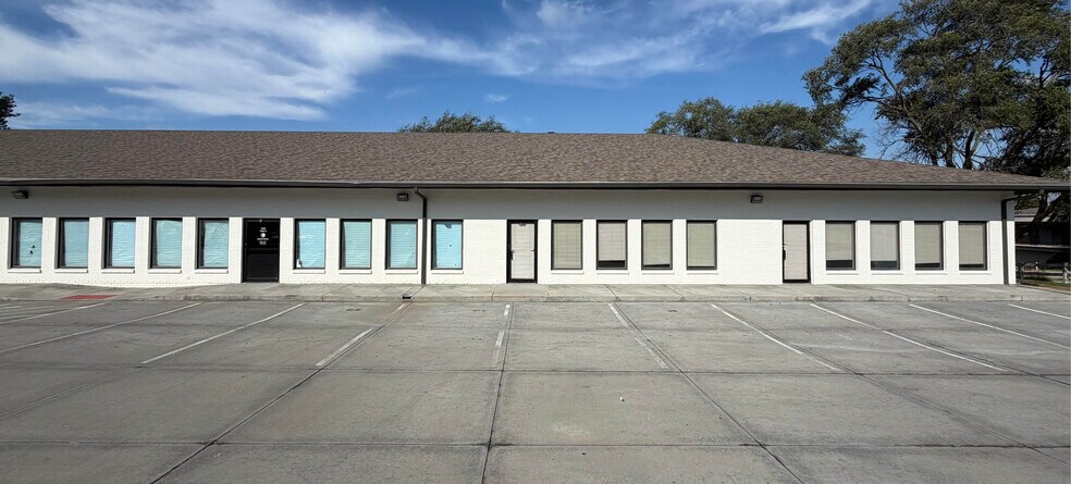 More Photos Of 5310 N 99th St, Omaha Storefront Retail Office For Sale