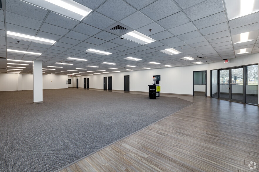 More Photos Of 2380 Sullivan Rd, Aurora Manufacturing For Lease