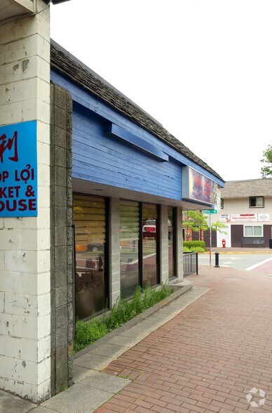 More Photos Of 27133 Fraser Hwy, Langley Twp Storefront Retail Office For Lease