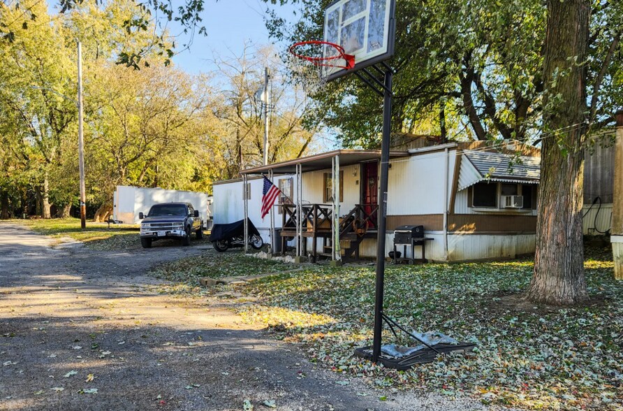 More Photos Of 3 Fern Ln, East Alton Manufactured Housing Mobile Home Park For Sale